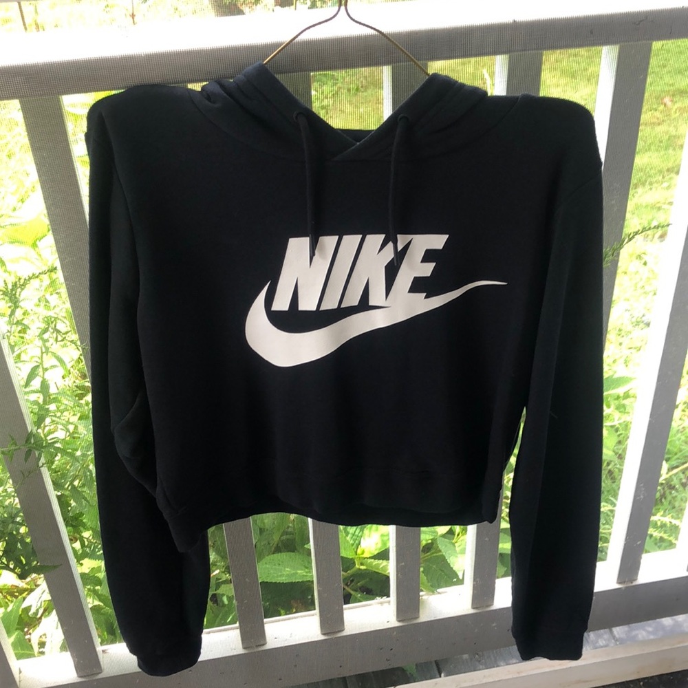 Nike cropped hoodie size women’s small